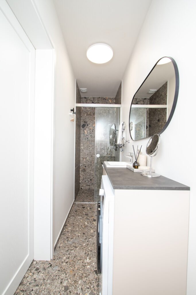 Poilsis Kunigiškiuose -Smėlėtos kopos apartamentai vonia